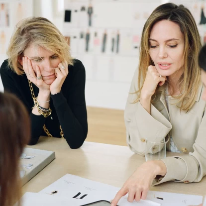 Η Angelina Jolie συνεργάστηκε με την Chloé για το νέο της εγχείρημα Atelier Jolie