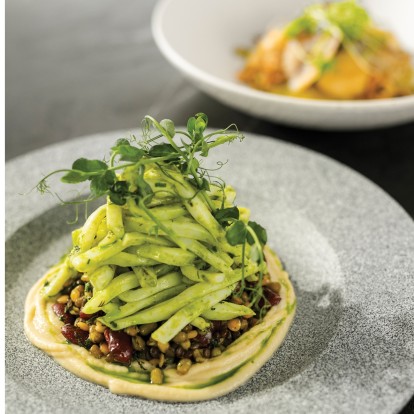 Αν αναζητάτε υψηλή αισθητική και διαχρονική νοστιμιά, το Clochard είναι ο προορισμός του καλοκαιριού