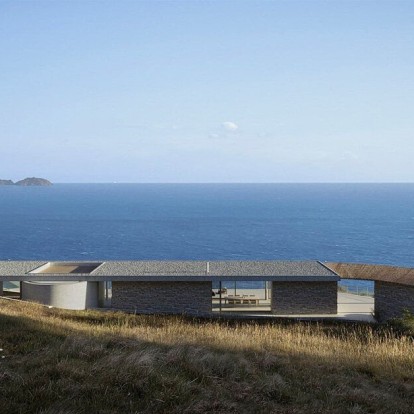 Μια κατοικία στη Νότια Κρήτη που ανατρέπει όλους τους συμβατικούς κανόνες στέγασης 