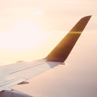 Travel no go: Τι δεν πρέπει ποτέ να πίνετε στο αεροπλάνο