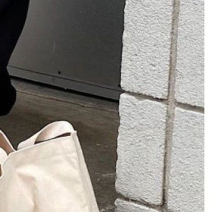 Back from the '90s: Τα thong σανδάλια θα σας συνοδεύσουν στις πιο στιλάτες εμφανίσεις