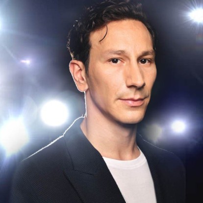 Μιχάλης Σαράντης: «Η ανιδιοτελής αγάπη και η αποδοχή ότι δεν μπορείς να κάνεις τίποτα μόνος είναι ο μόνος δρόμος για όλα» 