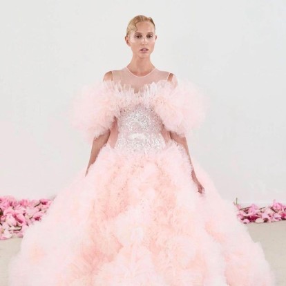 Giambattista Valli: Η Μαρία Ολυμπία περπάτησε στο haute couture show στο Παρίσι