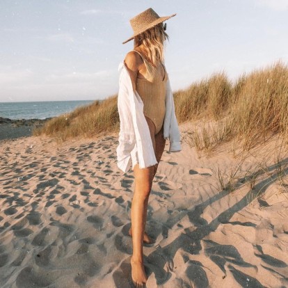 Το πιο effortless beach cover-up βρίσκεται, πιθανότατα, ήδη στην ντουλάπα σας