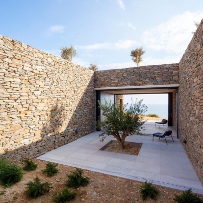 Το συγκρότημα κατοικιών Voronoi's Corrals στη Μήλο που θυμίζουν σύγχρονα μαντριά 