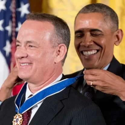 Spotted in Sifnos: Ο Barack Obama και η οικογένεια του μαζί με τον Tom Hanks