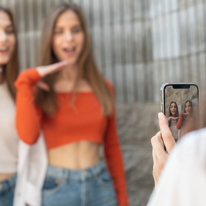 Οι Έλληνες πίσω από τα προφίλ που έγιναν overnight success, κάνουν ένα breakdown του TikTok