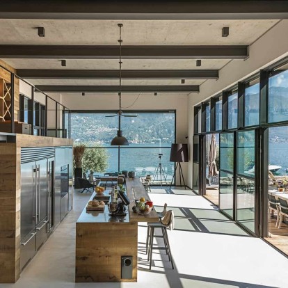 Mια κατοικία στη λίμνη Como που μοιάζει με σύγχρονο παράδεισο 