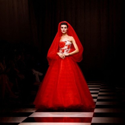 Το Giorgio Armani Privé show θυμίζει ένα πανέμορφο μπουκέτο τριαντάφυλλα