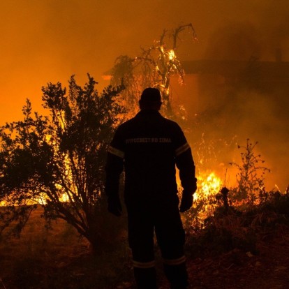 H Ρόδος παλεύει με τις φλόγες και η Ελλάδα είναι στο «κόκκινο»