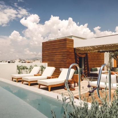 Elevate your senses: Το πολλά υποσχόμενο spot της Θεσσαλονίκης μας προσκαλεί στη δροσερή του ατμόσφαιρα 