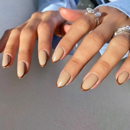 Τα latte nails είναι η φθινοπωρινή τάση νυχιών που πρέπει να γνωρίζετε