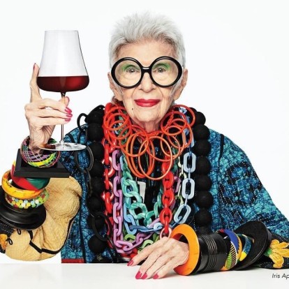 Happy birthday Iris Apfel: Στα 102 της, παραμένει πιο stylish απο ποτέ