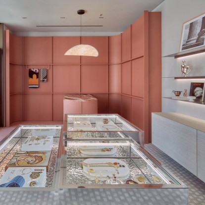 Σε τόνους τερακότας το νέο υπέροχο Benaki Museum shop στη Navarino Agora 