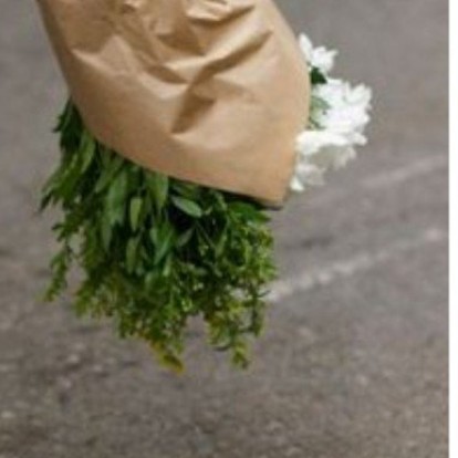 Οι Γαλλίδες συνδυάζουν το τζιν τους με αυτά τα flat shoes το Φθινόπωρο