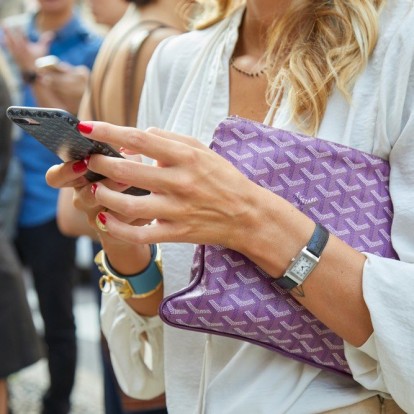 FOMO is real: Πώς ο φόβος της απουσίας μπορεί να επηρεάσει την υγεία σας