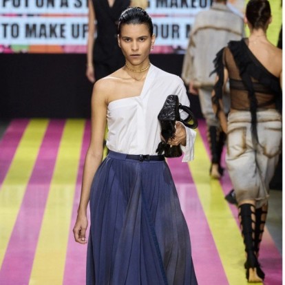 Μια backstage ματιά στο front-row του S/S '24 show του οίκου Dior