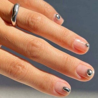 Έτοιμες για τον Οκτώβριο; Αυτά τα nail trends θα κυριαρχήσουν 