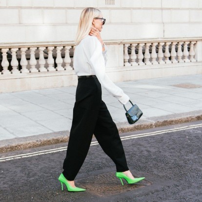 Hate jeans? Το δεύτερο πιο easy-to-wear παντελόνι και οι συνδυασμοί του