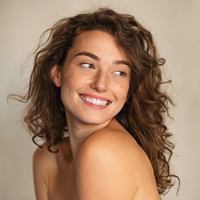 Έτσι θα αποκτήσετε ισχυρή προστασία από την αφυδάτωση και τα πρόωρα σημάδια γήρανσης μετά το καλοκαίρι