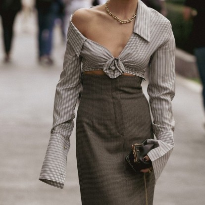 Pencil skirt: Η πιο κλασική φούστα που επέστρεψε δυναμικά 