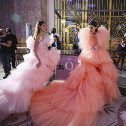 Το παραμυθένιο show υψηλής ραπτικής του Giambattista Valli 