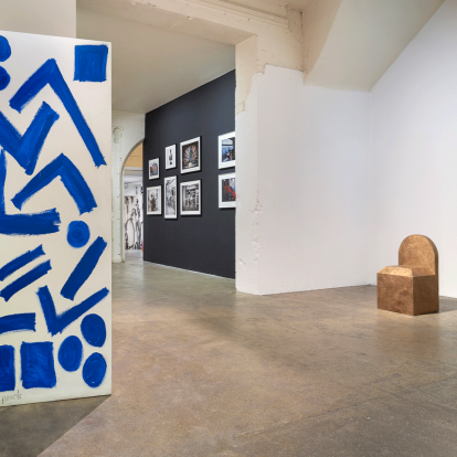 Οι καλλιτεχνικές δημιουργίες του Virgil Abloh παρουσιάζονται σε μια νέα έκθεση που «τρέχει» στο Παρίσι