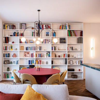 Ένα διαμέρισμα στο Τορίνο διαθέτει μια σειρά από έξυπνες ιδέες ώστε να φαίνεται μεγαλύτερο