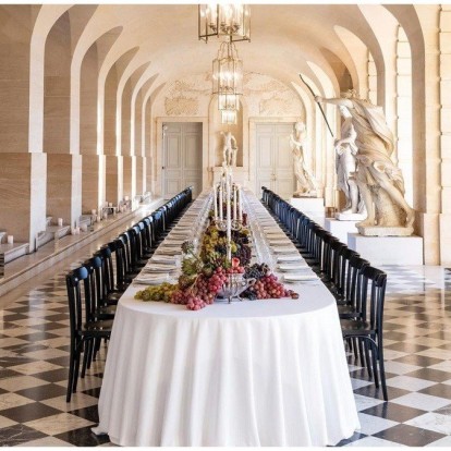 Ένα private dinner στο εμβληματικό Ανάκτορο των Βερσαλλιών από τον Jacquemus και το Net-a-Porter 