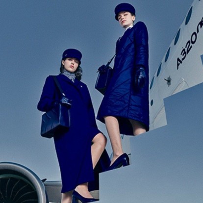 Σηματοδοτώντας μια νέα εποχή: Η Zeus+Δione σχεδιάζει τις στολές της AEGEAN 