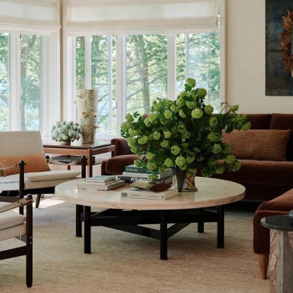 Μια κατοικία στο Maine «υποκλίνεται» στον μοντερνισμό και το coziness