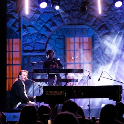 Μουσική και φως σε μία μαγική βραδιά με τον Στέφανο Κορκολή στο Κολλέγιο Ανατόλια