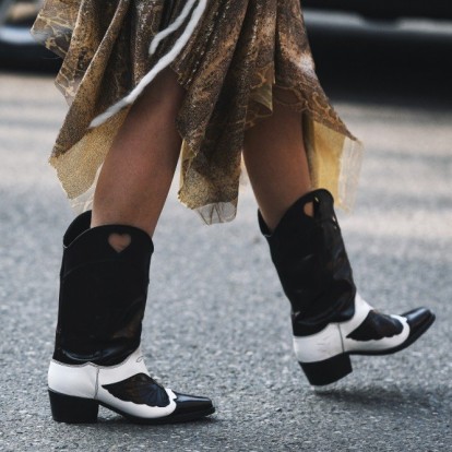 Cowboy boots: Πώς να τις εντάξετε στα καθημερινά σας look με ευκολία