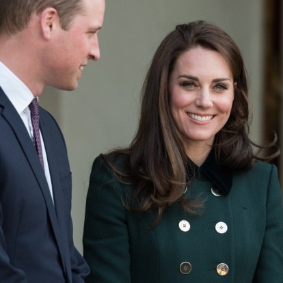 Kate Middleton: Η Δούκισσα εγκαταλείπει τη midi φούστα και υιοθετεί το "power dressing"