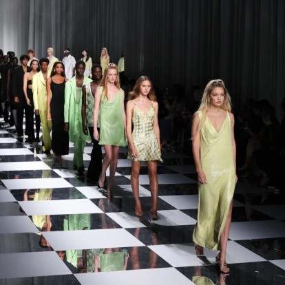 Versace Spring-Summer 2024: Όλα όσα έγιναν behind the scenses στο show του οίκου