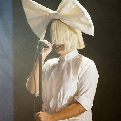 Gimme Love: Το νέο τραγούδι της Sia απέκτησε video clip