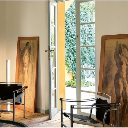 Η designer, Λήδα Αθανασοπούλου, μας υποδέχεται στην υπέροχη κατοικία της στον Λυκαβηττό, που γίνεται σπουδή στην υψηλή αισθητική