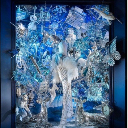 Christmas around the world: Οι διασημότερες βιτρίνες του κόσμου στολίστηκαν για τα Χριστούγεννα