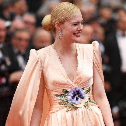 Αυτές είναι οι καλύτερες εμφανίσεις της Elle Fanning στο κόκκινο χαλί 