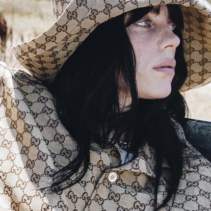 Η Billie Eilish θυμάται του στίχους από τα πιο viral τραγούδια της