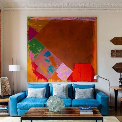 Πώς η λειτουργικότητα και τα bold στοιχεία ισορροπούν σε μια πολύχρωμη κατοικία στο Λονδίνο