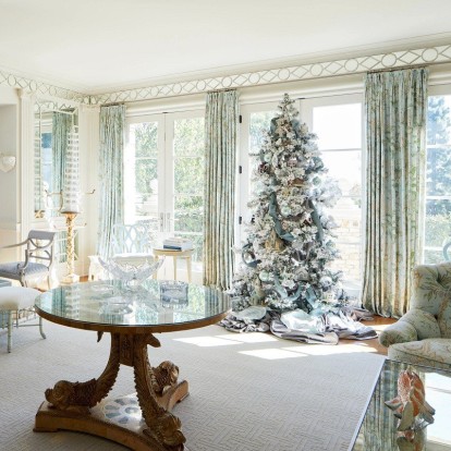 Πώς να καθαρίσετε αποτελεσματικά τους χώρους σας πριν στολίσετε για τα Χριστούγεννα