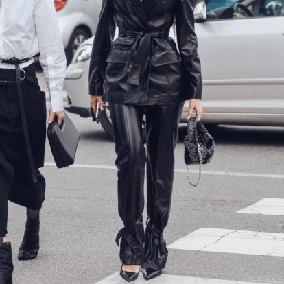 Leather pants: Το πιο statement παντελόνι επιστρέφει και φέτος