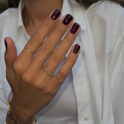 Τίποτα δεν φαίνεται τόσο luxurious όσο τα black cherry nails 