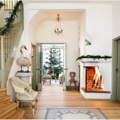 Περιηγηθείτε στο πανέμορφο χριστουγεννιάτικο καταφύγιο μιας interior designer στο αρχιπέλαγος της Στοκχόλμης