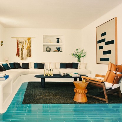 Μια cool κατοικία στην Ίμπιζα προσεγγίζει τον μοντερνισμό με τον πιο ιδιαίτερο τρόπο