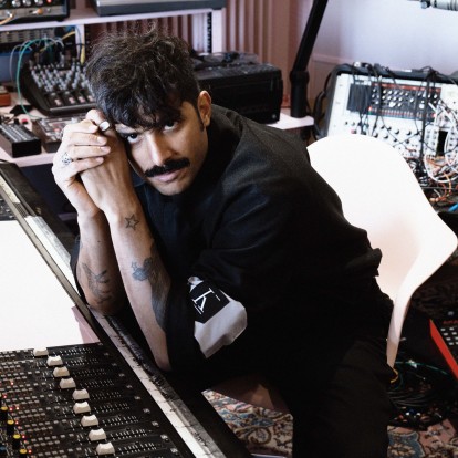 Ο bandleader των Kadebostany μάς μιλάει για τη σύνδεσή του με την Ελλάδα με αφορμή το επερχόμενο live τους στη Θεσσαλονίκη