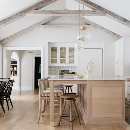 Ένα family house στο Illinois της Αμερικής συνδυάζει μοναδικά το κλασικό με το μοντέρνο design