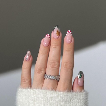 Christmas nails: 4+1 ιδέες για ένα εορταστικό και φρέσκο manicure