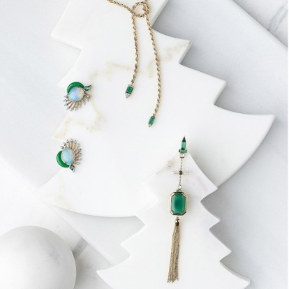 It’s time to sparkle: Τα πιο κομψά κοσμήματα για να χαρίσετε έξτρα λάμψη στις γιορτινές εμφανίσεις σας